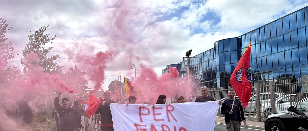 Svolta alla Deloro: reintegrato l’operaio licenziato per un errore sui permessi della 104