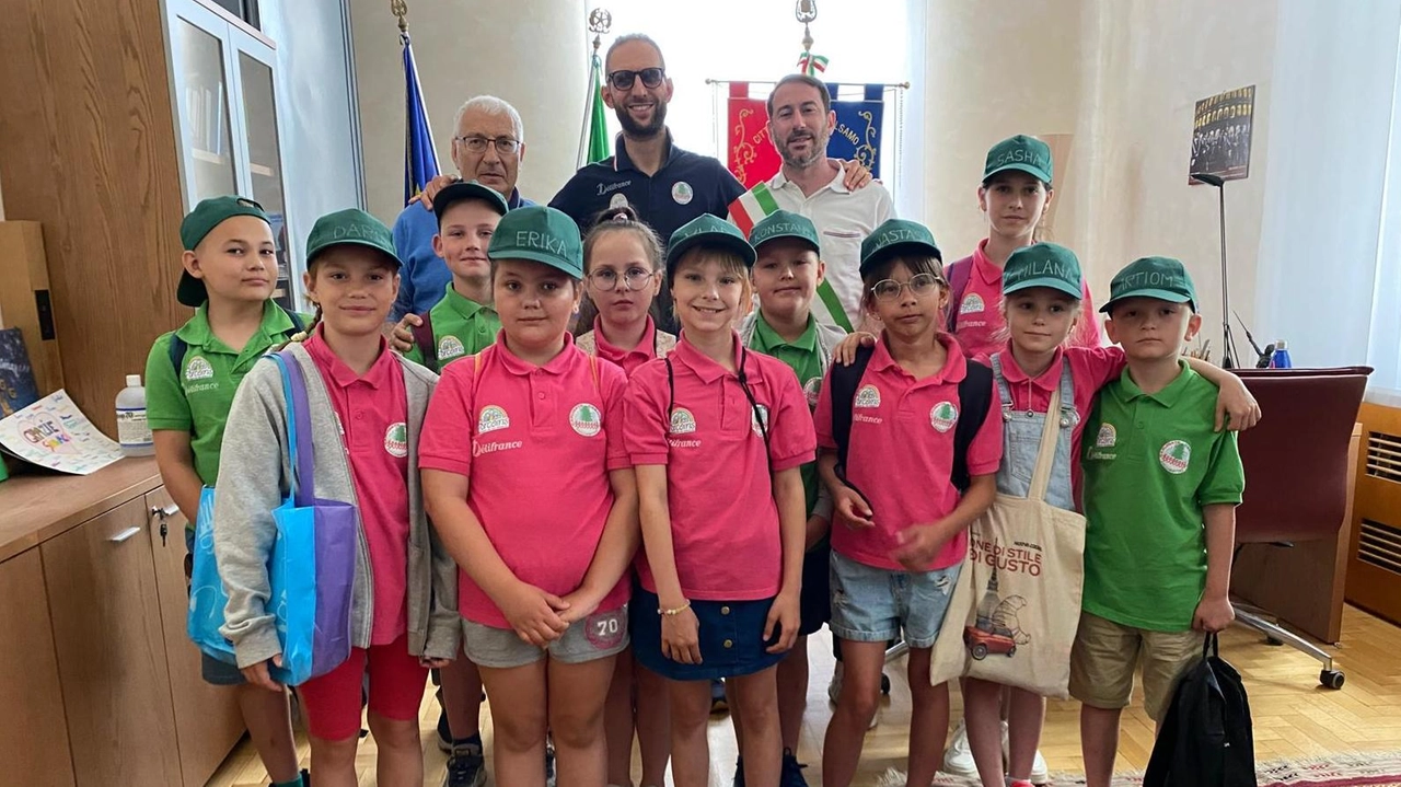 11 bambini bielorussi del "Progetto famiglia" sono stati ospitati a Cinisello Balsamo per un mese di vacanza e scambio culturale, grazie all'impegno di associazioni e cittadini. 11 bambini bielorussi del "Progetto famiglia" sono stati ospitati a Cinisello Balsamo per un mese di vacanza e scambio culturale, grazie all'impegno di associazioni e cittadini.
