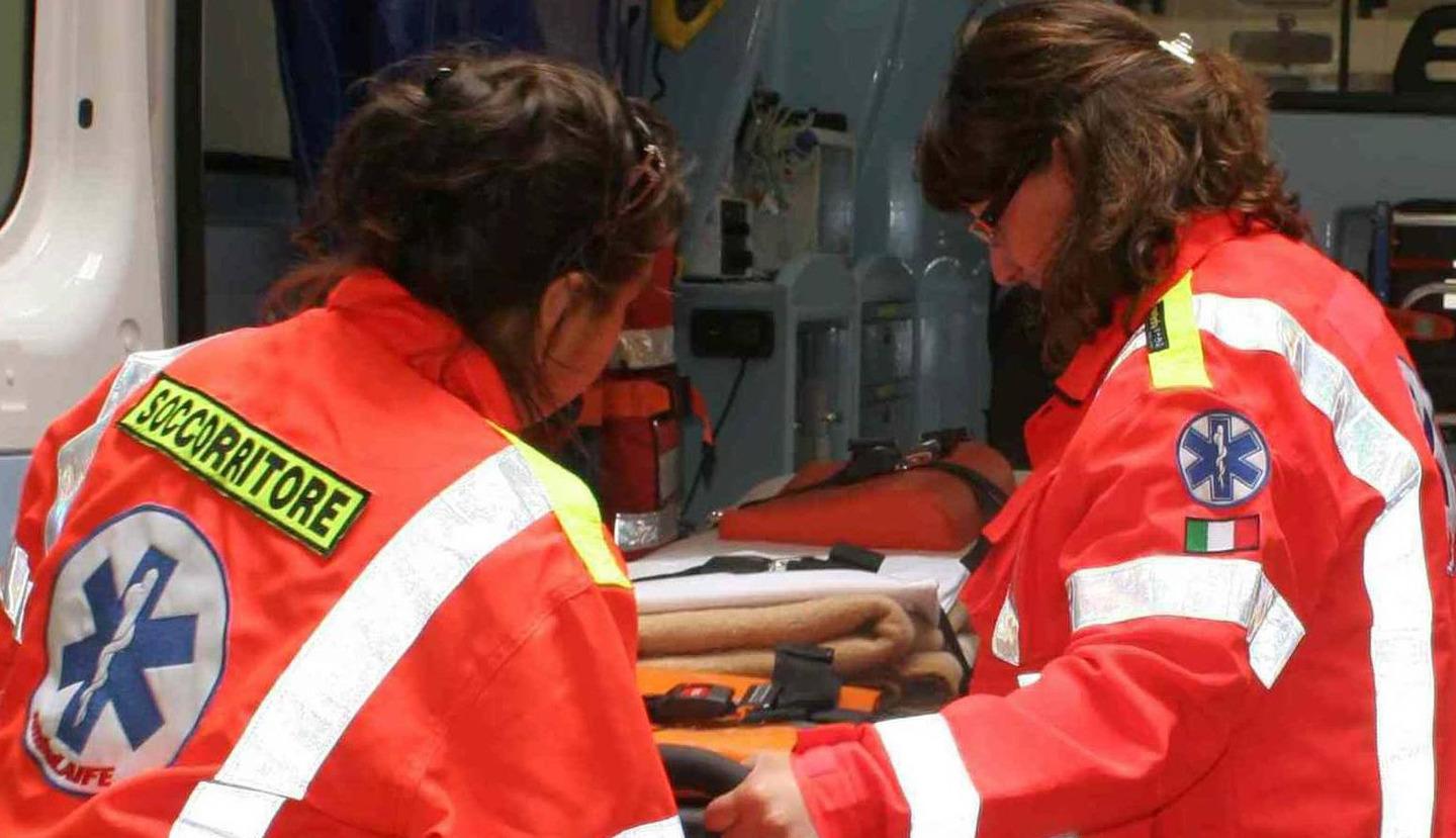 scontro frontale a volta mantovana grave un anziano finito con l auto in un fosso da Ilgiorno.it scontro frontale a volta mantovana grave un anziano finito con l auto in un fosso
