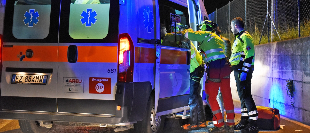 Magenta, ragazza di 19 anni investita da una moto in via Milano e sbalzata per decine di metri: è grave