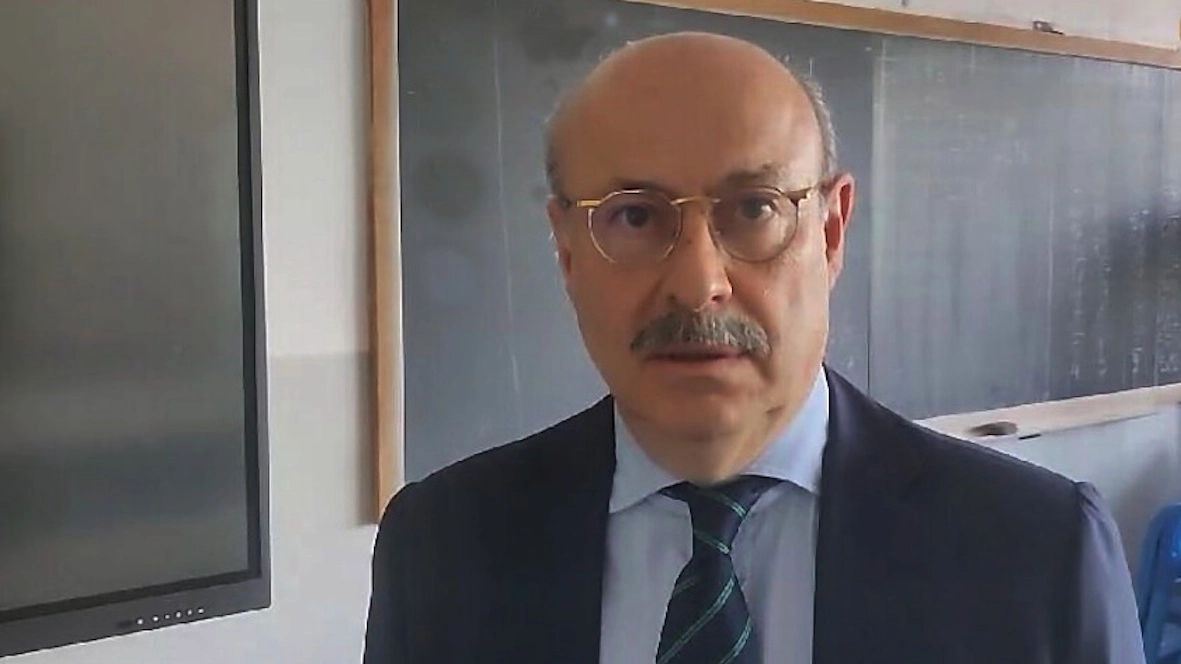 Paolo Vintani è farmacista Sindaco di Barlassina da giugno ha deciso di varare la cena mensile con un residente Paolo Vintani è farmacista Sindaco di Barlassina da giugno ha deciso di varare la cena mensile con un residente
