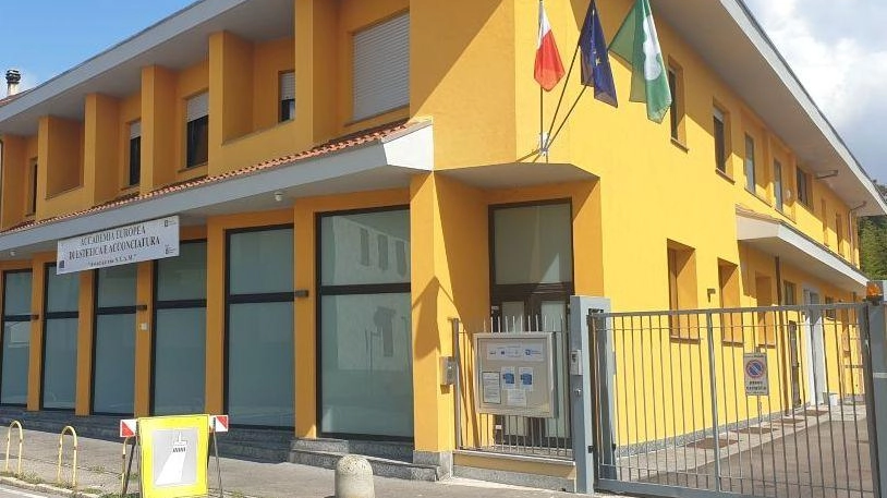 La scuola professionale di via Crivelli, gestita dall’associazione Seam, chiuderà i battenti in anticipo rispetto alle previsioni iniziali. La... La scuola professionale di via Crivelli, gestita dall’associazione Seam, chiuderà i battenti in anticipo rispetto alle previsioni iniziali. La...