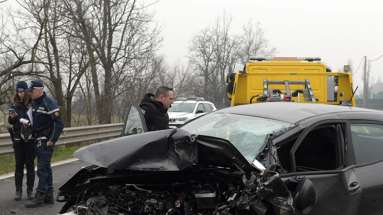 Trasportata al Niguarda in codice rosso dopo l’incidente sulla Cerca. La strada è rimasta chiusa per circa due ore: pesanti disagi al traffico. Trasportata al Niguarda in codice rosso dopo l’incidente sulla Cerca. La strada è rimasta chiusa per circa due ore: pesanti disagi al traffico.
