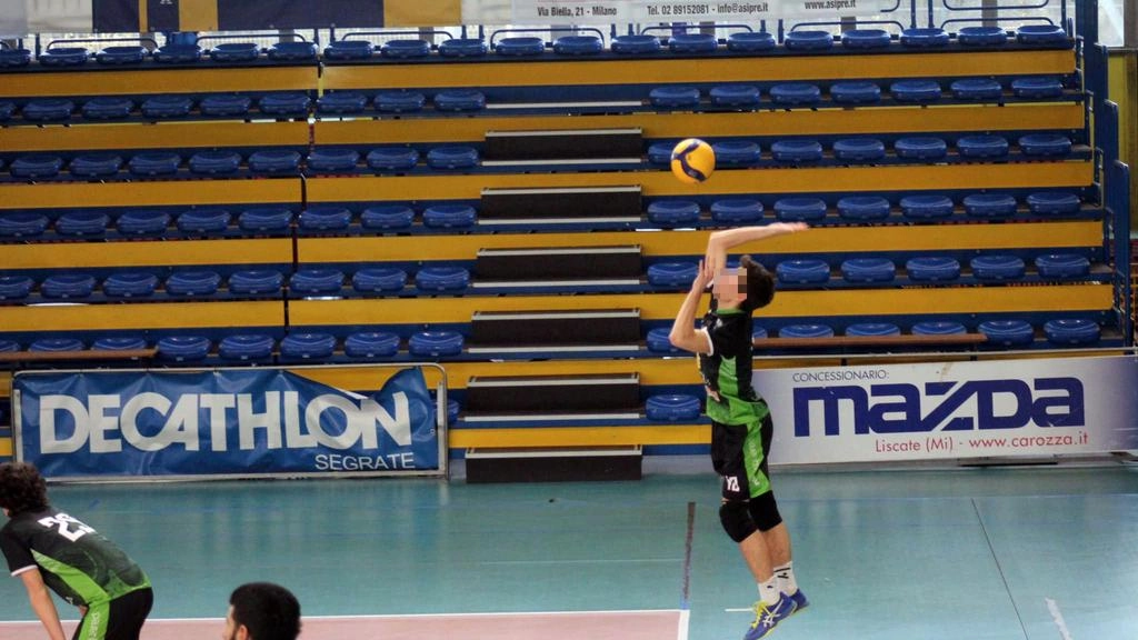 Riccardo in azione con l’under 18 del Bresso Volley