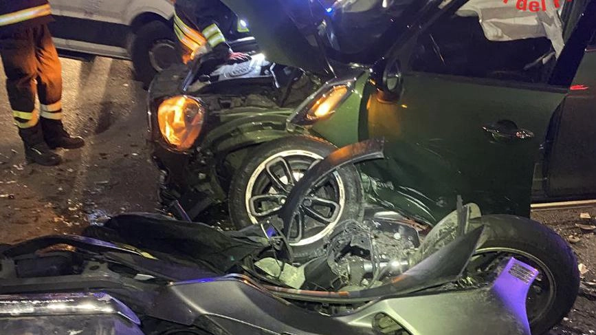 Inutile la corsa in ospedale per William Procopio, 34 anni, di Brugherio. L’uomo al volante della Mini è stato trasportato in codice verde a Vimercate. Inutile la corsa in ospedale per William Procopio, 34 anni, di Brugherio. L’uomo al volante della Mini è stato trasportato in codice verde a Vimercate.