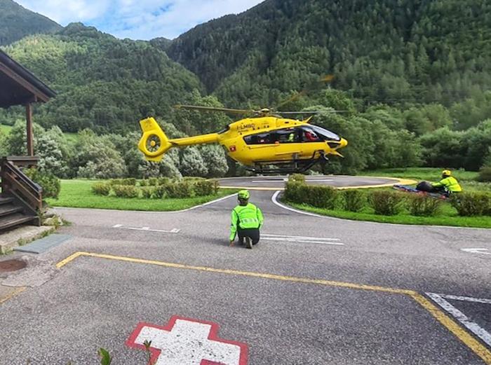 casto ragazzino cade da una ferrata al parco delle fucine volo di 10 metri salvo grazie agli alberi