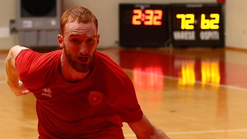 Nico Mannion, playmaker e capitano di Varese, in azione durante un allenamento Nico Mannion, playmaker e capitano di Varese, in azione durante un allenamento