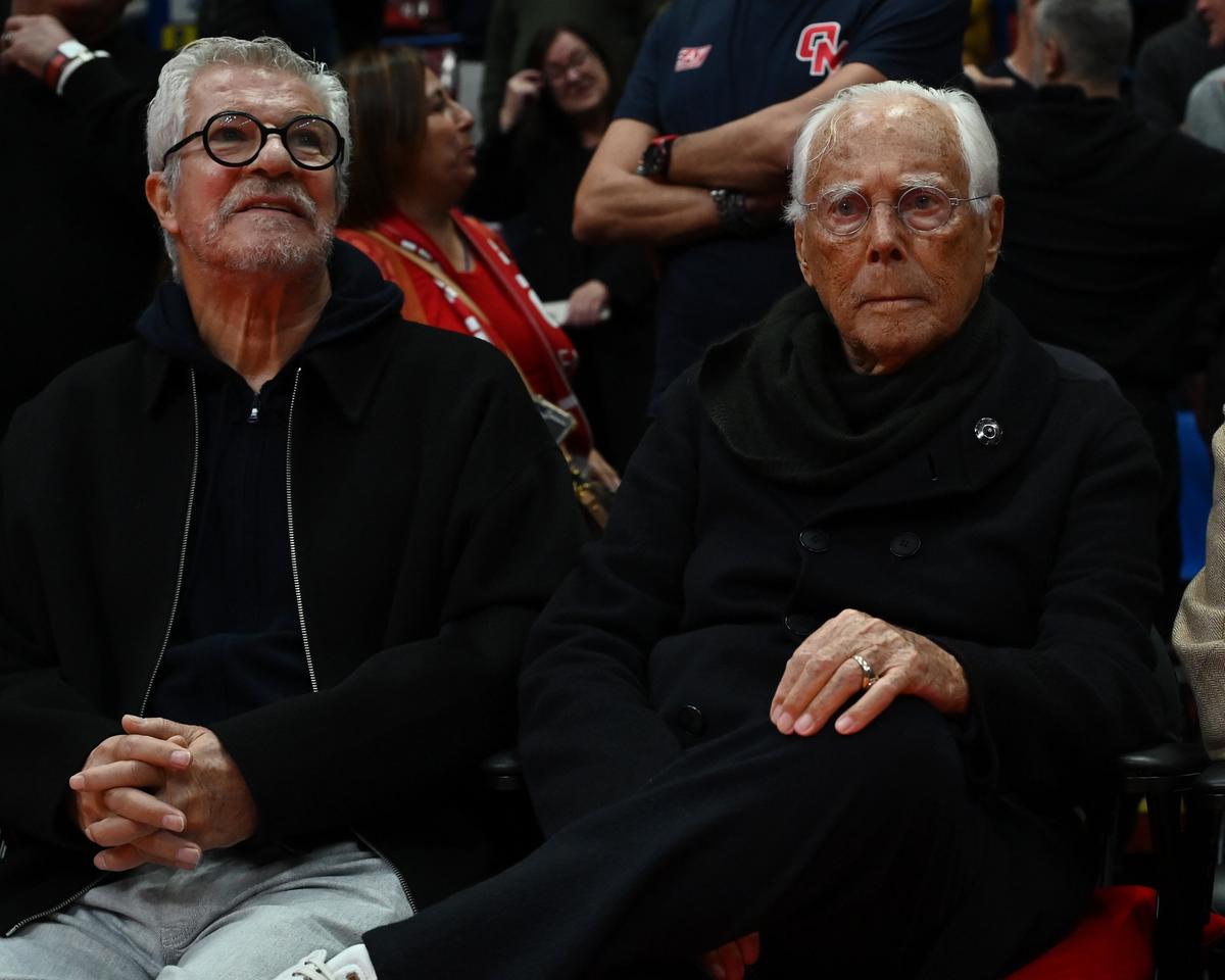 Armani e lo sport: l’Olimpia salvata e portata ai vertici in Europa, le divise olimpiche dell’Italia, il rapporto con il Napoli Armani e lo sport: l’Olimpia salvata e portata ai vertici in Europa, le divise olimpiche dell’Italia, il rapporto con il Napoli