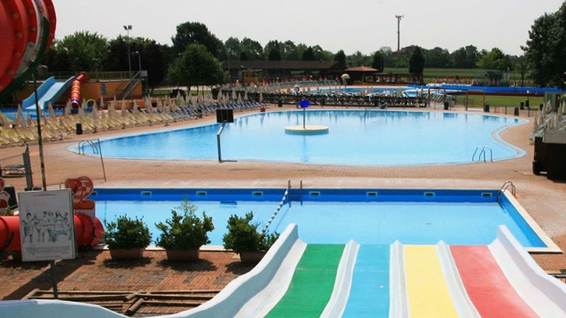 Una vista del parco acquatico Center Park Una vista del parco acquatico Center Park