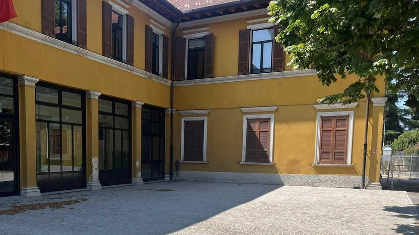 Lavori finiti, risolto il problema del drenaggio alle elementari di Cambiago Lavori finiti, risolto il problema del drenaggio alle elementari di Cambiago