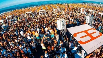 Bolkestein, ‘invaso’ il Papeete. +Europa: “Pronti a gestire lo stabilimento”. I titolari: “Denunciamo”