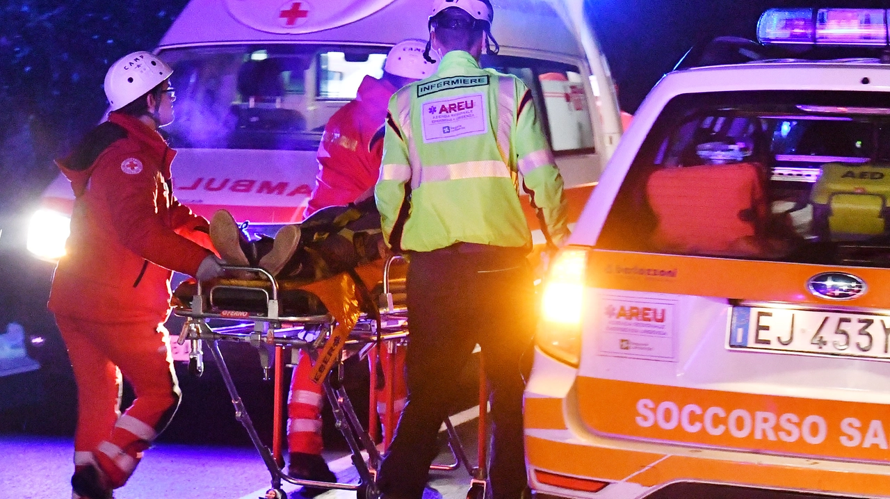 La donna, sbattendo la testa contro un cristallo, si è procurata delle profonde ferite La donna, sbattendo la testa contro un cristallo, si è procurata delle profonde ferite