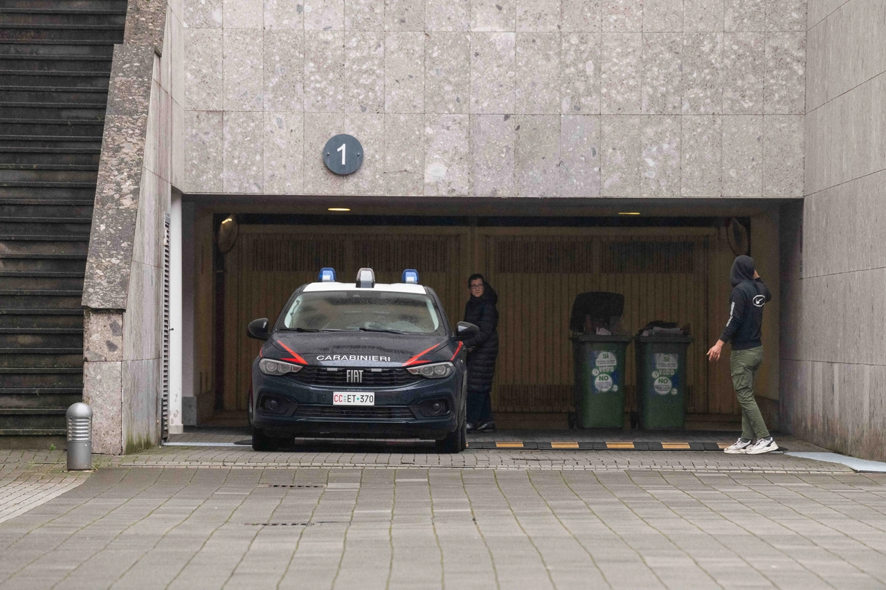 I carabinieri per i rilievi in piazza dei Daini (Fasani)