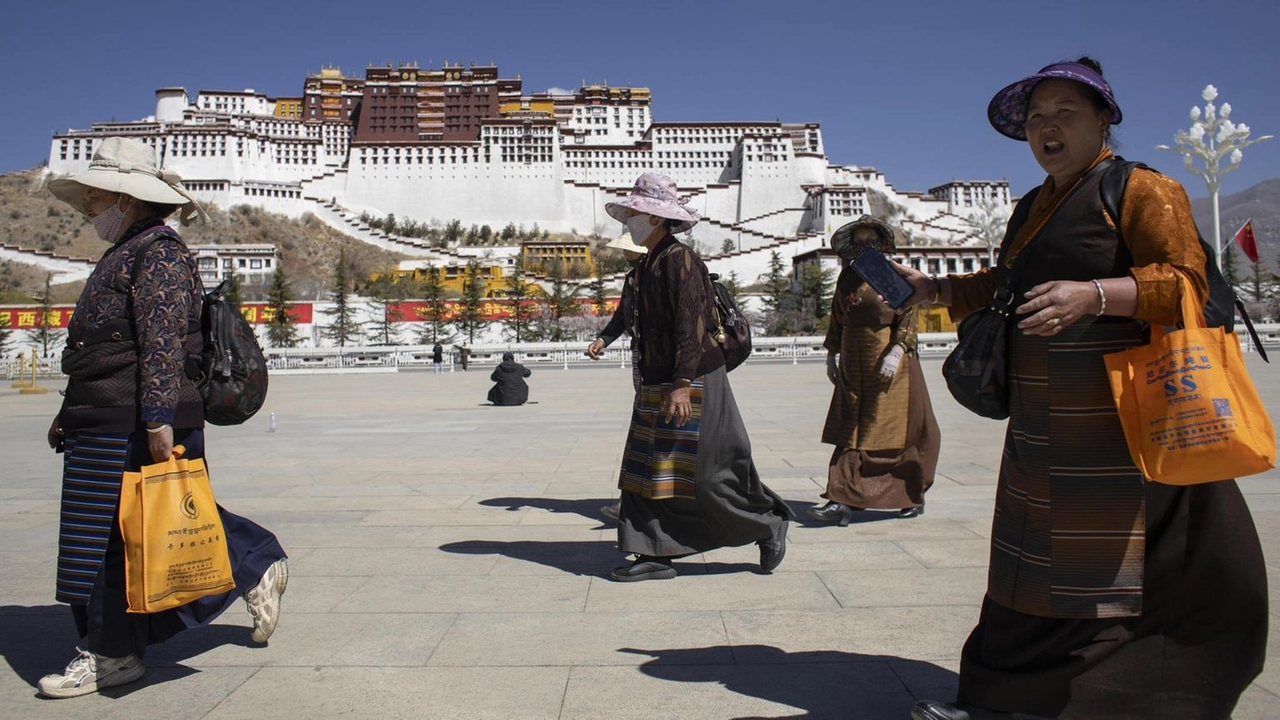 Visita mentre sale contesa sul futuro successore del Dalai Lama Visita mentre sale contesa sul futuro successore del Dalai Lama