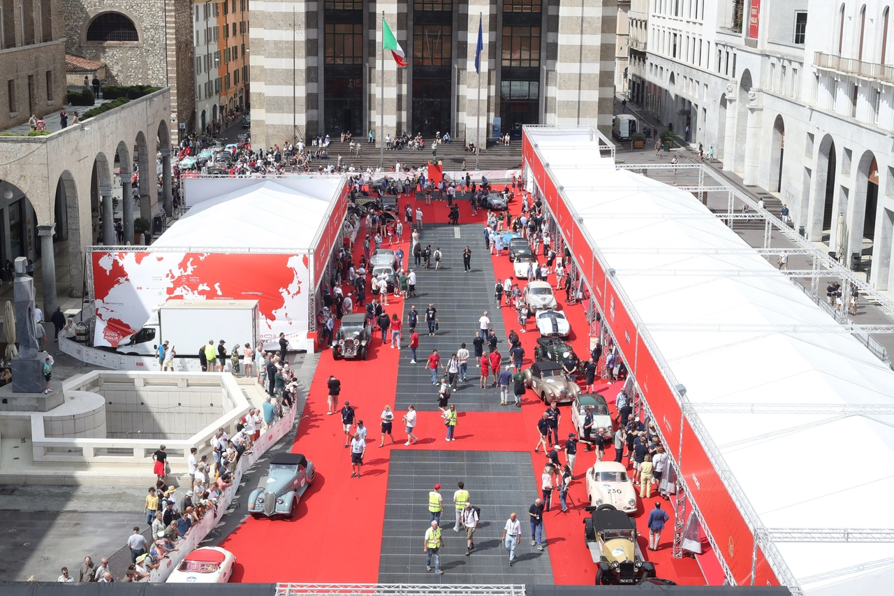 piazza Vittoria punzonatura 1000miglia