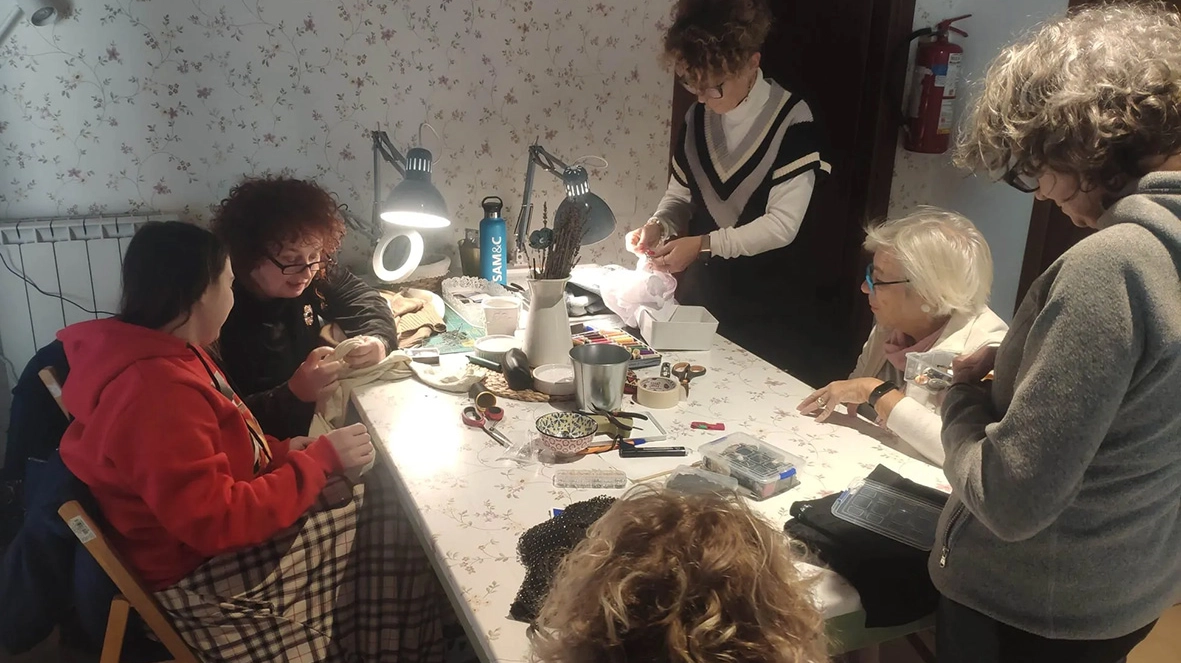 I laboratorio sartoriale Clorofilla farà il suo debutto sabato in Villa Reale I laboratorio sartoriale Clorofilla farà il suo debutto sabato in Villa Reale
