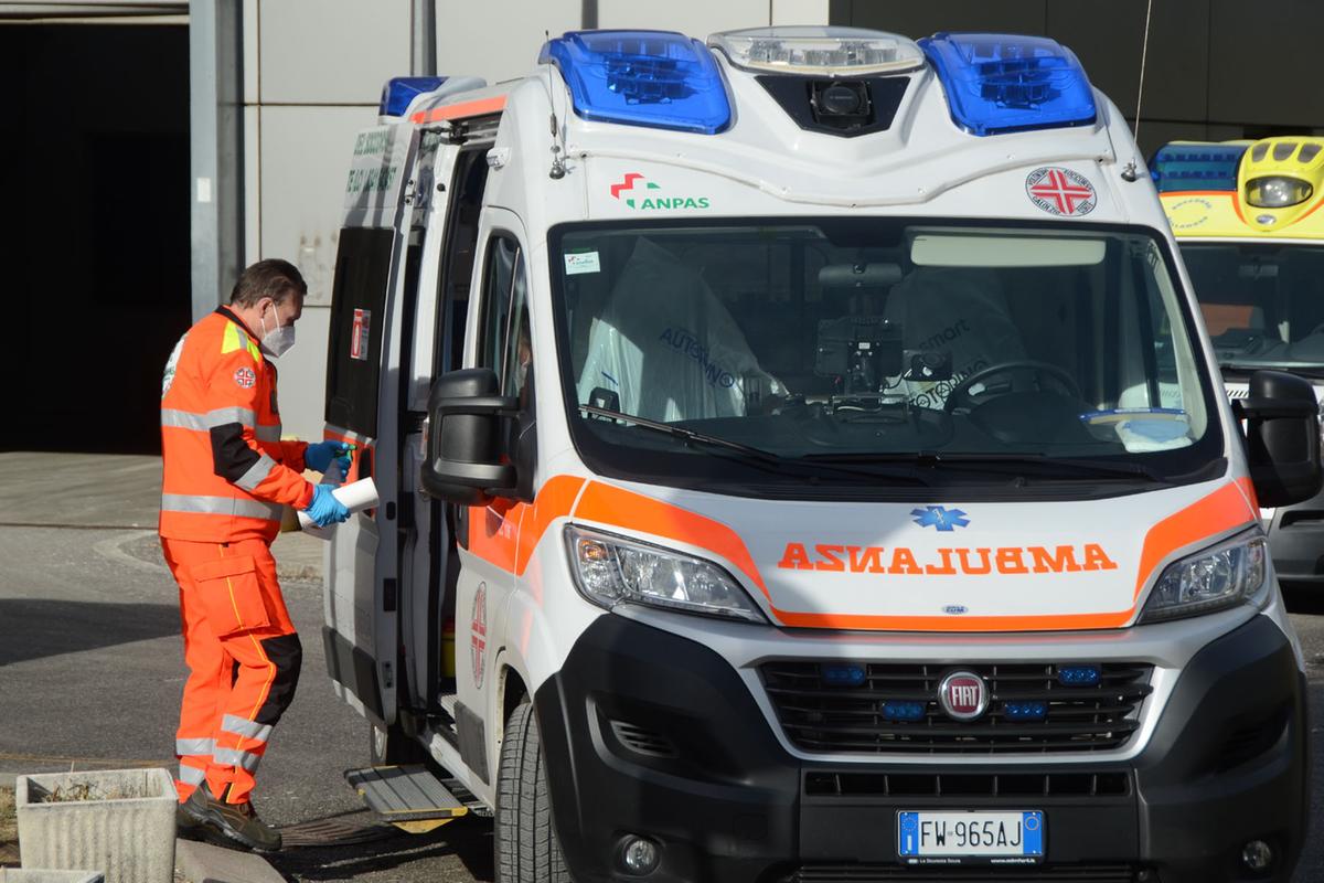 Lecco, intossicazione alimentare alla festa degli Alpini: malori in serie, 5 finiscono all’ospedale Lecco, intossicazione alimentare alla festa degli Alpini: malori in serie, 5 finiscono all’ospedale