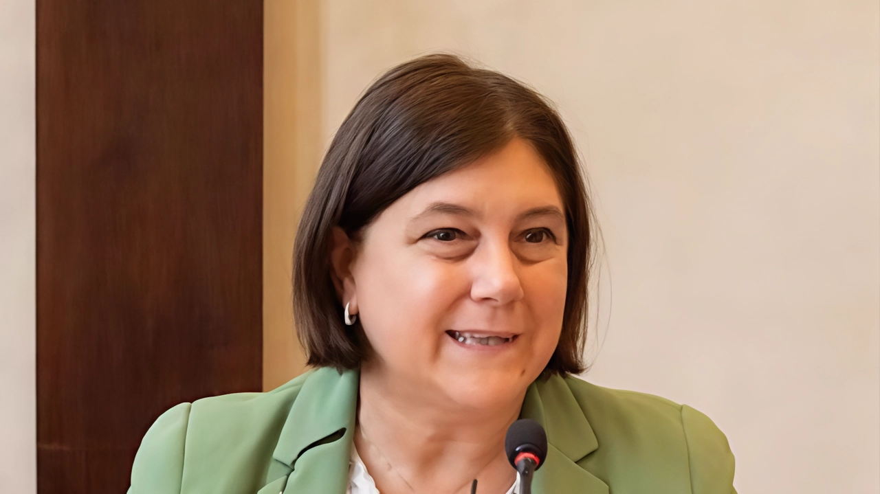 Elena Beccalli economista e prima rettrice dell’Università Cattolica A sinistra un gruppo di studenti in ateneo Elena Beccalli economista e prima rettrice dell’Università Cattolica A sinistra un gruppo di studenti in ateneo
