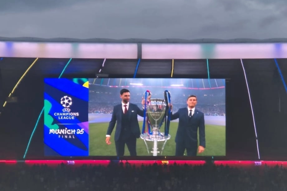 Enrico Bertolino ha corredato le sue riflessioni su Instagram con un'immagine dall'Allianz Arena