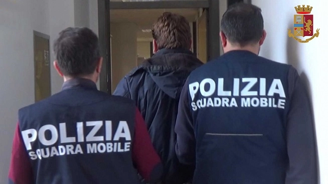 In Questura sono emersi i numerosi precedenti penali collezionati dallo spacciatore In Questura sono emersi i numerosi precedenti penali collezionati dallo spacciatore