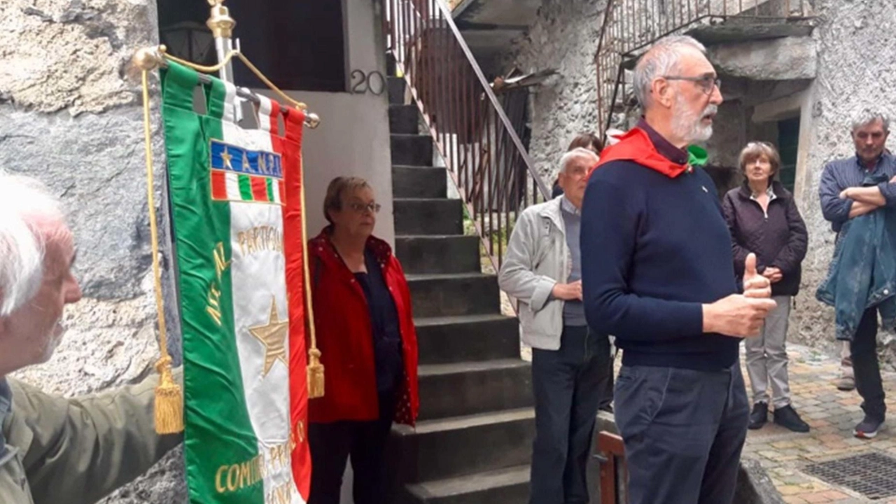 CASTIONE ANDEVENNO Una targa per ricordare lui e coloro che, incuranti del pericolo e in modo disinteressato, armati soltanto dello spirito... CASTIONE ANDEVENNO Una targa per ricordare lui e coloro che, incuranti del pericolo e in modo disinteressato, armati soltanto dello spirito...