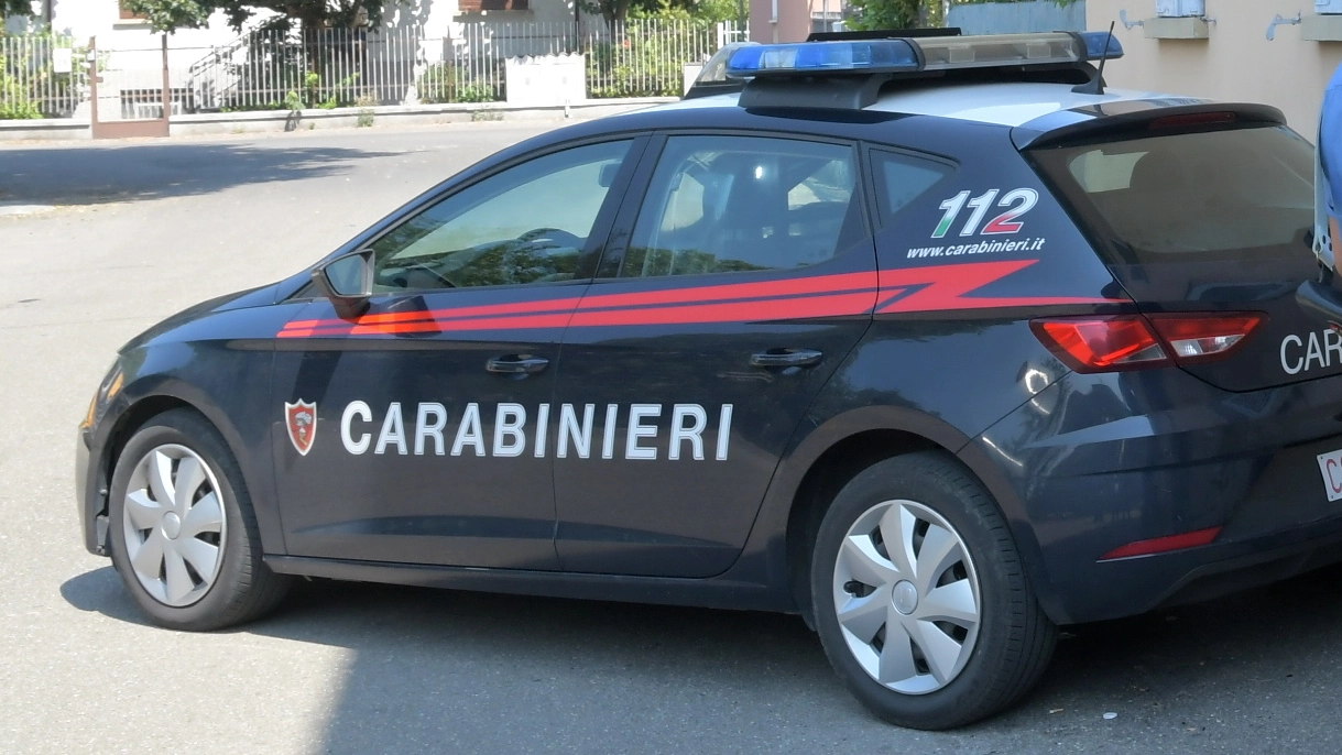 Carabinieri in azione dopo la scoperta di una truffa