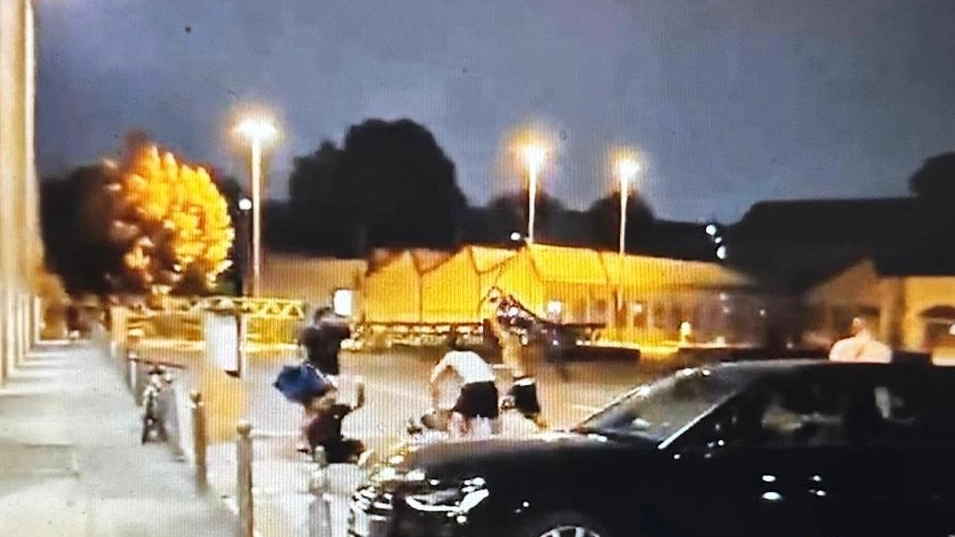 maranza in piazza Cambiaghi Monza