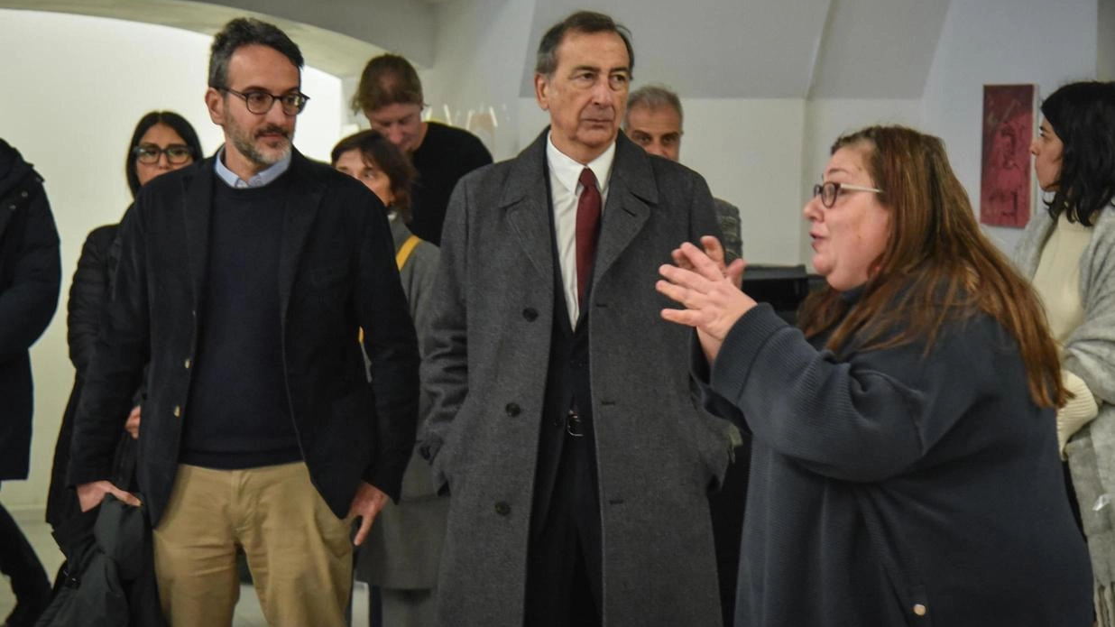 A sinistra, al centro dell’immagine, il sindaco Giuseppe Sala ieri al Centro Sammartini A fianco del primo cittadino, l’assessore Lamberto Bertolè A sinistra, al centro dell’immagine, il sindaco Giuseppe Sala ieri al Centro Sammartini A fianco del primo cittadino, l’assessore Lamberto Bertolè