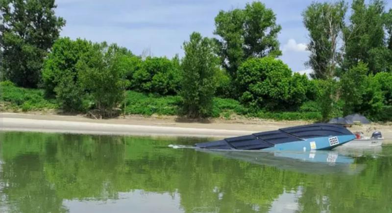 incidente durante la gara di velocità sul po il motoscafo si ribalta feriti due lecchesi