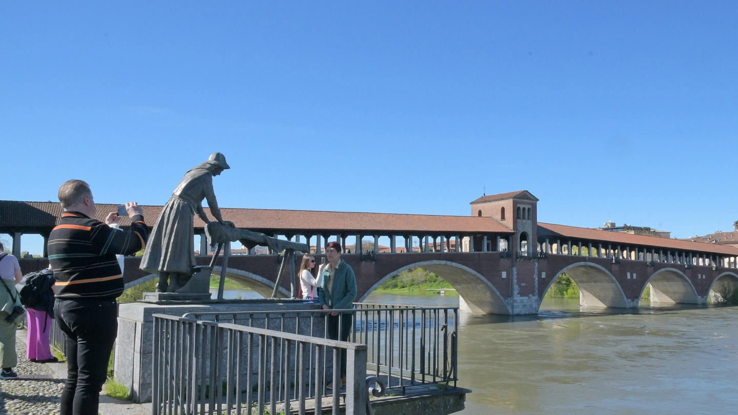 Il Ticino a Pavia ha sommerso le piste ciclabili che lo costeggiano