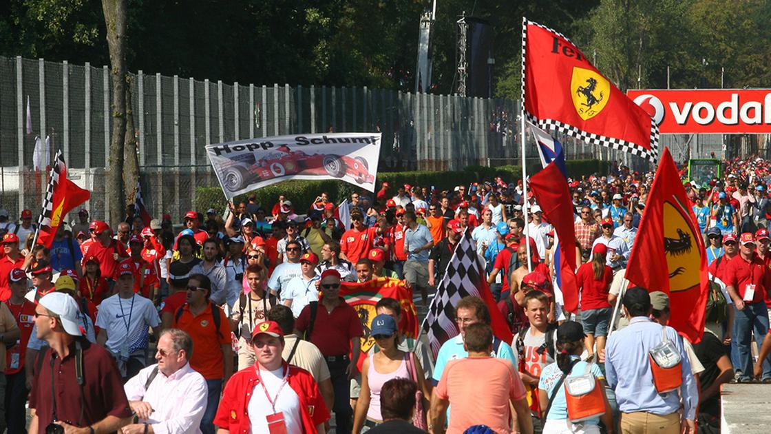 un mese al gran premio di monza ecco il piano parcheggi 8mila posti auto per i tifosi