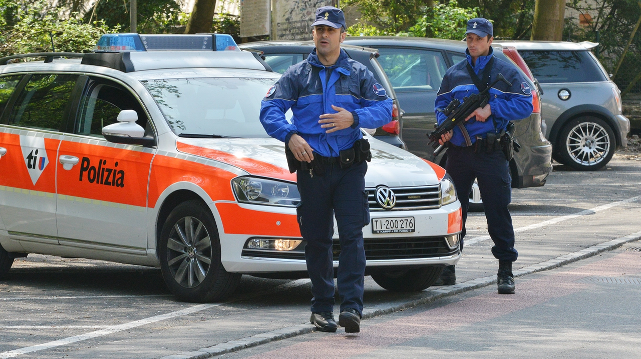 La Polizia cantonale I fatti risalgono al 27 novembre del 2022 quando alla diga di Roggiasca fu organizzato il rave La Polizia cantonale I fatti risalgono al 27 novembre del 2022 quando alla diga di Roggiasca fu organizzato il rave