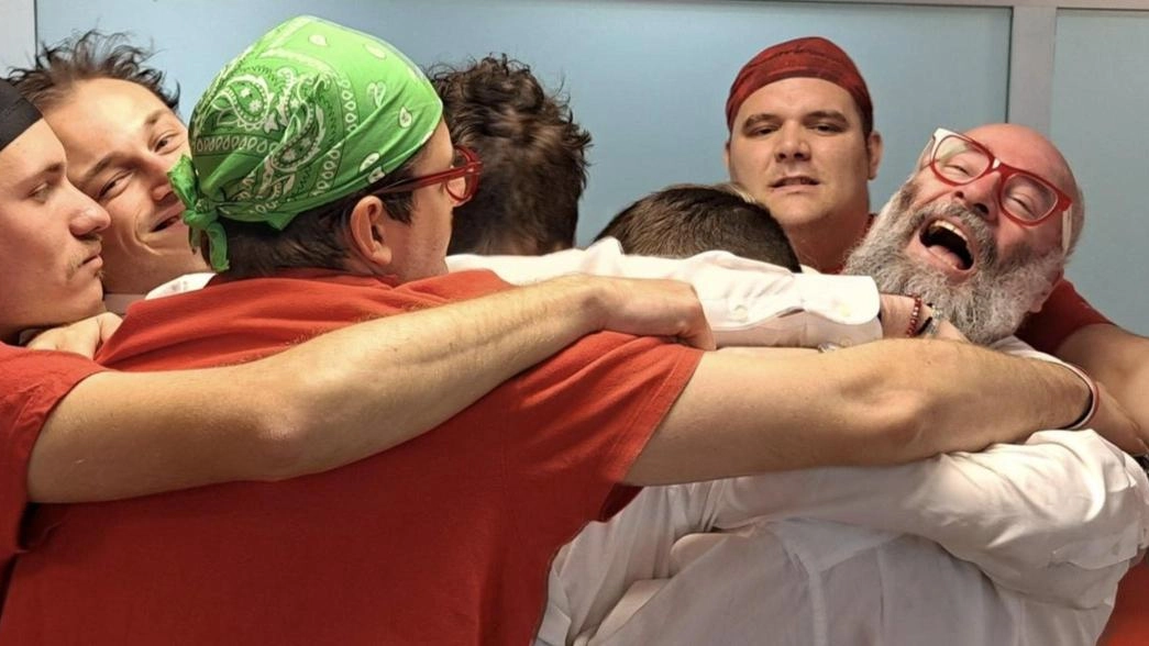 Nico Acampora insieme ai ragazzi di PizzAut: la brigata è stata scelta da Ligabue Nico Acampora insieme ai ragazzi di PizzAut: la brigata è stata scelta da Ligabue