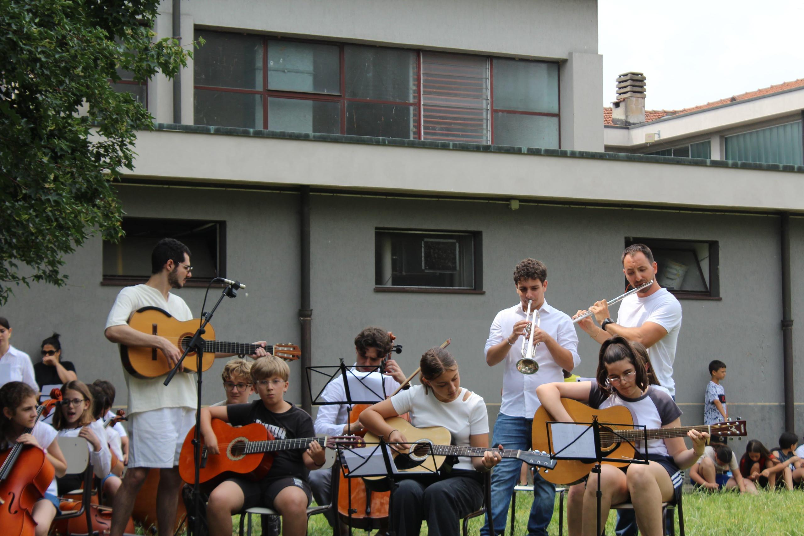 concerto di chiusura davanti ai genitori per gli alunni del gramsci