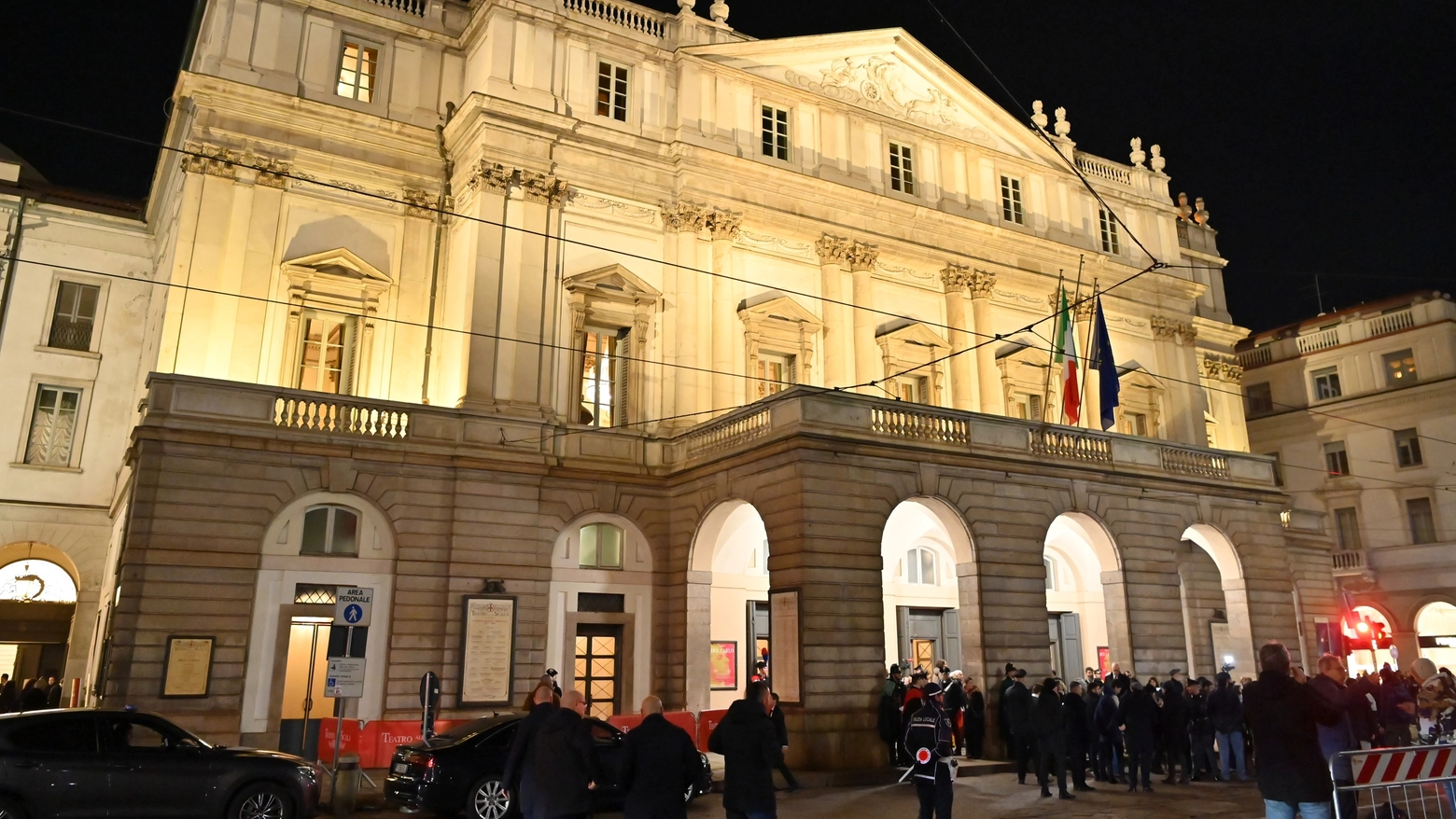 L'esterno della Scala di Milano