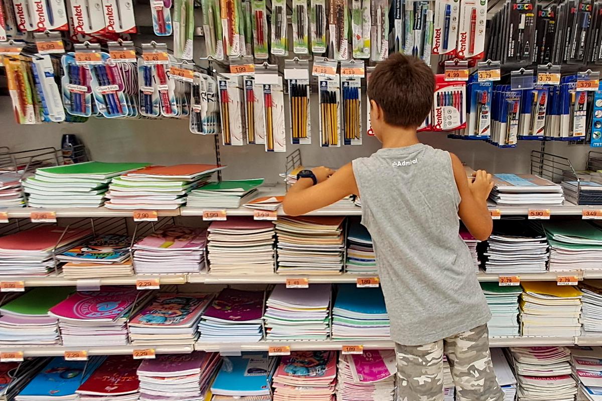 Scuola, dalle penne ai quaderni: è tutto più caro Scuola, dalle penne ai quaderni: è tutto più caro