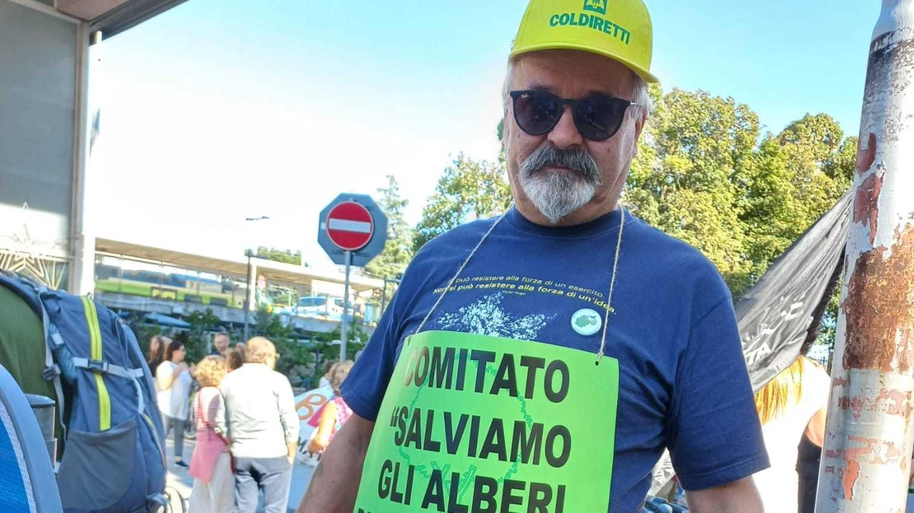 Un attivista domenica al corteo Un attivista domenica al corteo