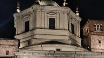 Una collanina d’oro con ciondolo strappata a uno studente in zona Colonne di San Lorenzo. Poi la fuga del rapinatore... Una collanina d’oro con ciondolo strappata a uno studente in zona Colonne di San Lorenzo. Poi la fuga del rapinatore...