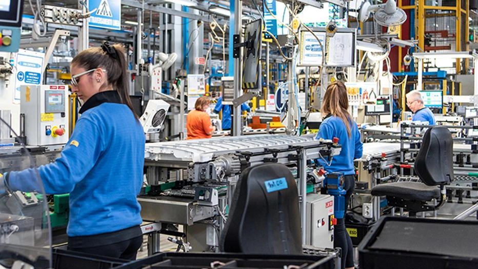 Buone notizie per i lavoratori dell’Electrolux di Solaro: slittano i contratti di solidarietà Buone notizie per i lavoratori dell’Electrolux di Solaro: slittano i contratti di solidarietà