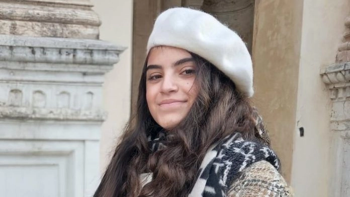 Giorgia Coraini, studentessa 15enne di San Benedetto Po, nel Mantovano, è morta dopo essere stata investita da un’auto mentre scendeva dal bus