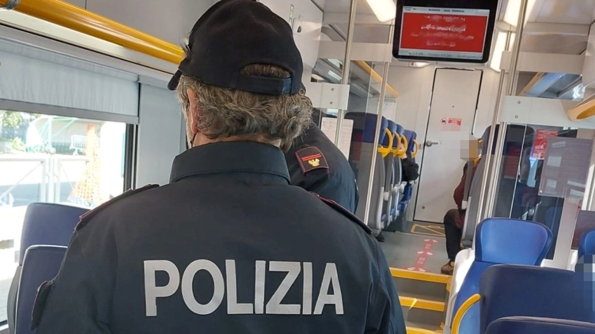 L'intervento della Polizia ferroviaria (Immagine d'archivio)