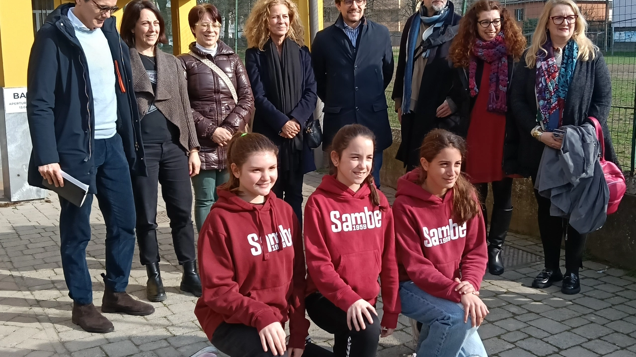 I promotori dell’evento con tre giocatrici I promotori dell’evento con tre giocatrici