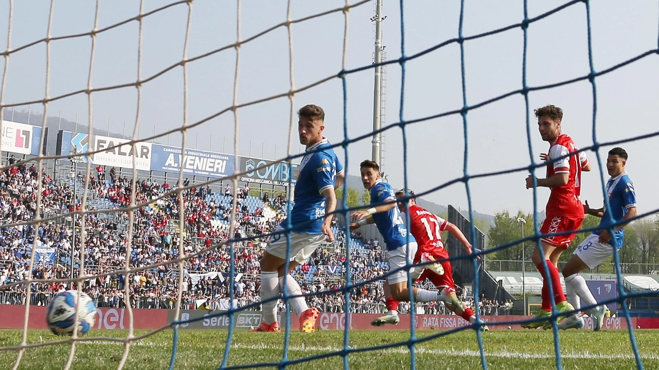 Il Mantova vince 2-1 in rimonta contro il Brescia, guadagnando un vantaggio cruciale nella classifica del torneo cadetto.
