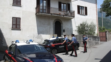 Villa di Tirano, Emilio Del Dosso Vanari uccide l’anziana madre malata e poi si spara. La domestica scopre la tragedia