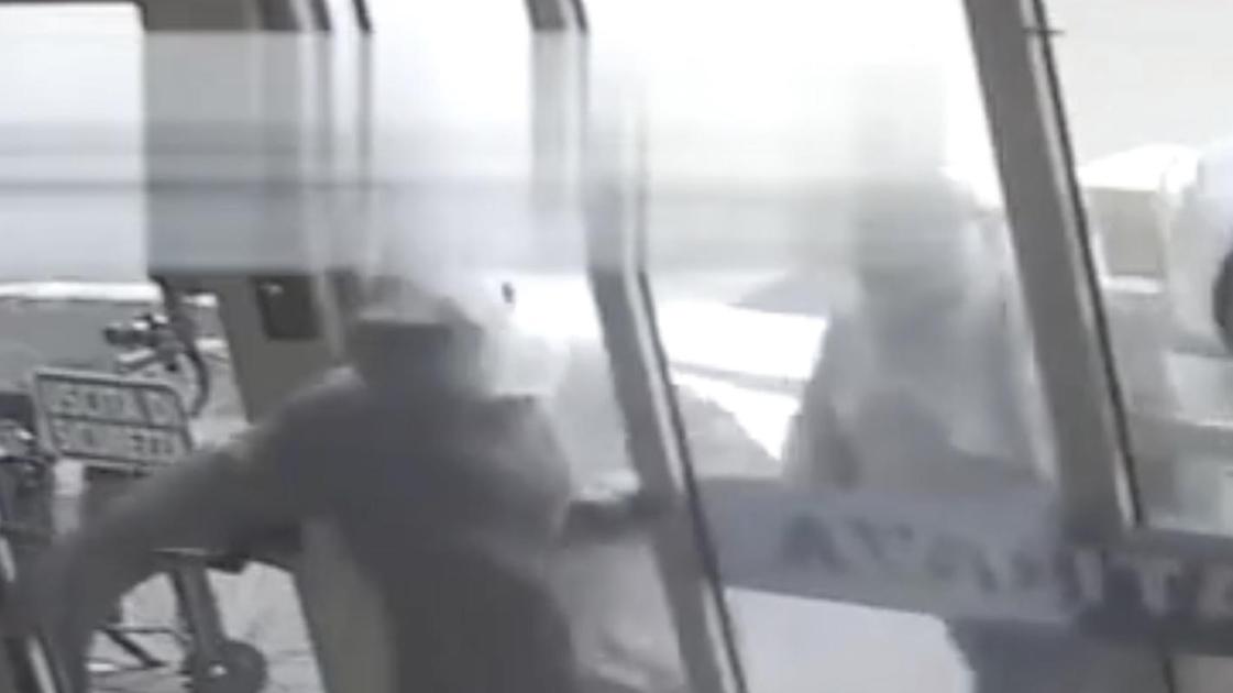 Gli assalti a supermercati e bar. Catturati due rapinatori seriali Gli assalti a supermercati e bar. Catturati due rapinatori seriali