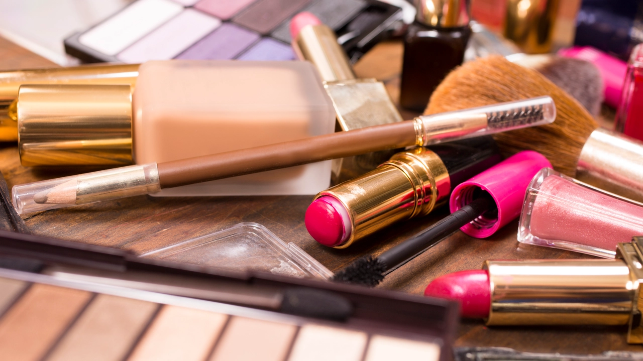 Furto di cosmetici per tremila euro: arrestato il dipendente di un'azienda