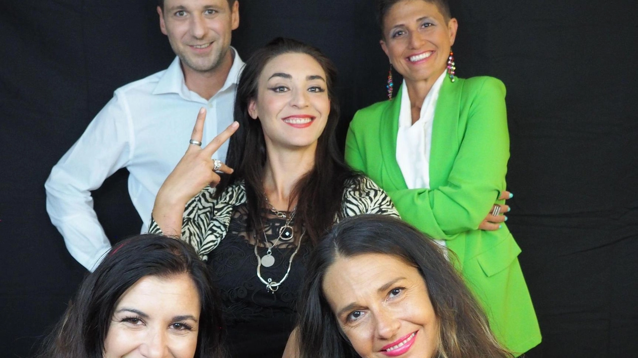 Sommario: "La commedia "Bentornata Francesca" celebra le donne emancipate e controcorrente, in scena a Milano per la Giornata contro la violenza sulle donne." Sommario: "La commedia "Bentornata Francesca" celebra le donne emancipate e controcorrente, in scena a Milano per la Giornata contro la violenza sulle donne."