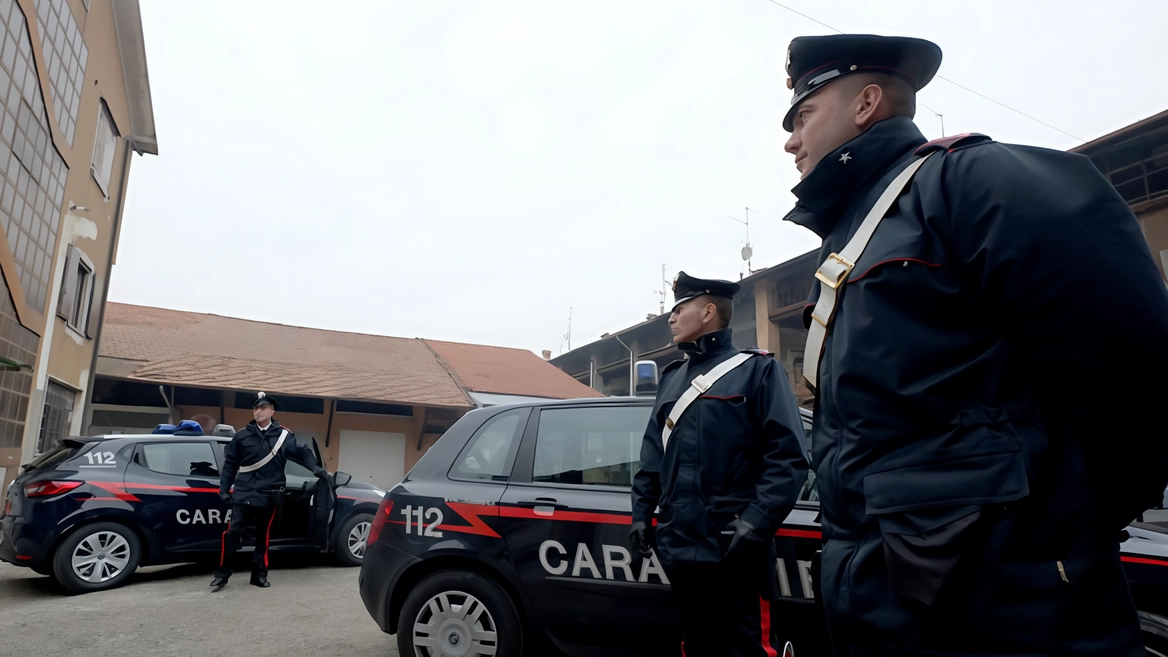 I carabinieri hanno sorpreso lo spacciatore a un controllo stradale e hanno voluto approfondire perquisendo la sua abitazione I carabinieri hanno sorpreso lo spacciatore a un controllo stradale e hanno voluto approfondire perquisendo la sua abitazione