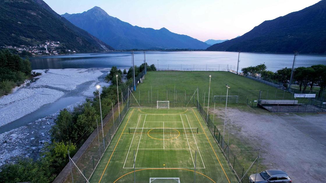 Pronte le nuove strutture . Tennis e calcio a cinque. Al lido vince lo sport Pronte le nuove strutture . Tennis e calcio a cinque. Al lido vince lo sport