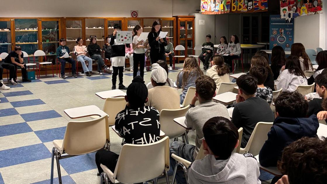 gli auguri a met224 del dirigente a chi si impegna e non si assenta